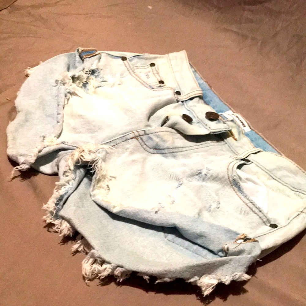 ONE X ONETEASPOON women’s distressed denim shorts.